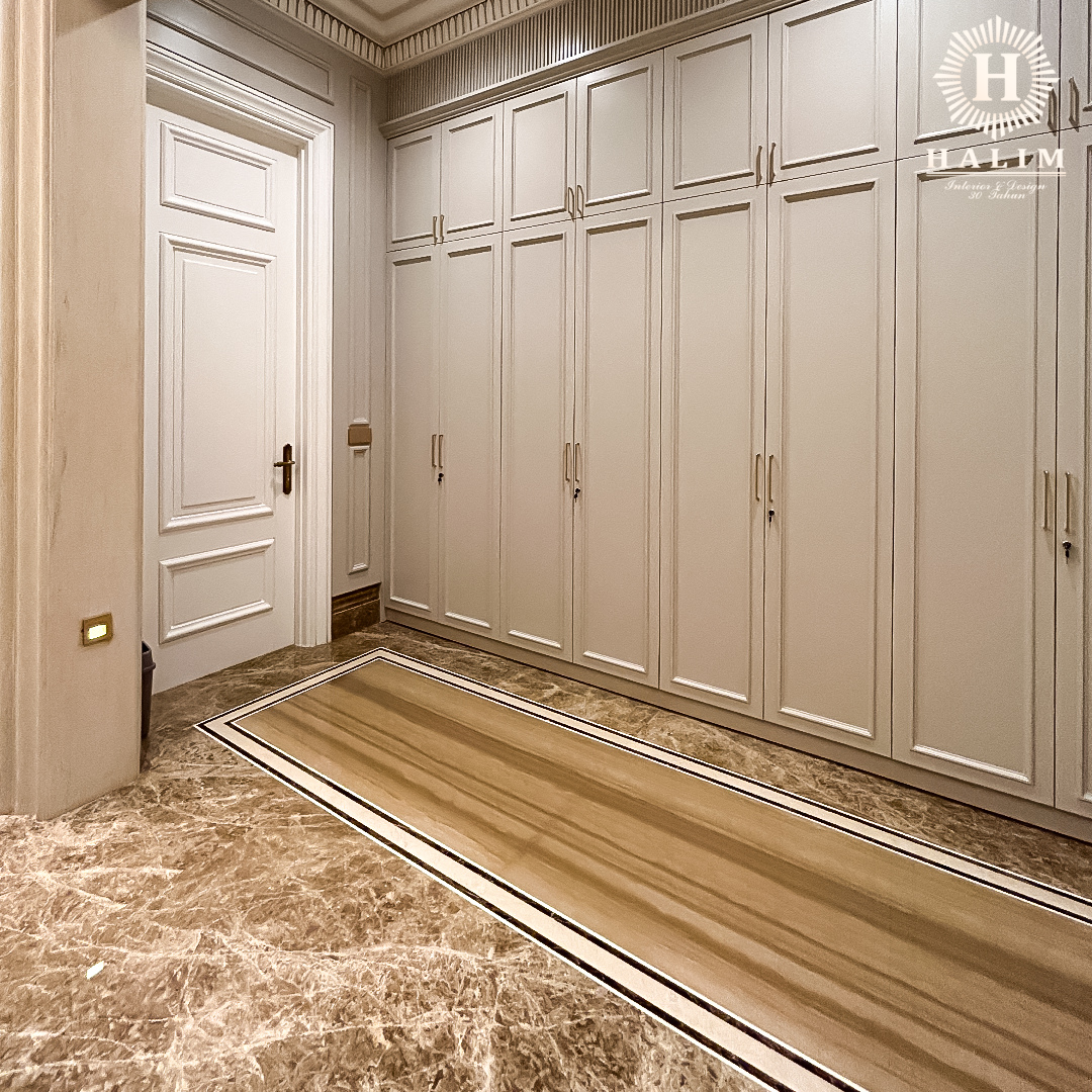 Design Interior Mewah Ruang Walk in Closet by Halim Interior & Design
